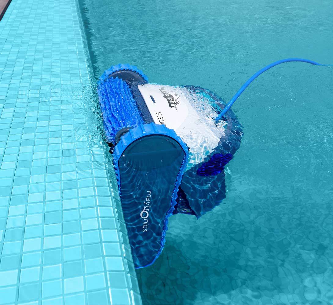 روبوت تنظيف المسابح | Dolphin S300 Pool Robot