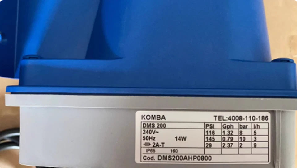 مضخة جرعات كيميائية SEKO DMS200 كهرومغناطيسية لحقن ومعايرة المواد الكيميائية بدقة عالية في أنظمة معالجة المياه والتحلية.